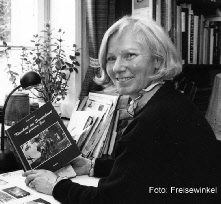 Bärbel Michels im Arbeitszimmer