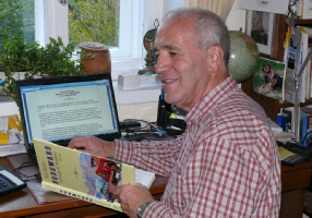 Peter Michels im Arbeitszimmer